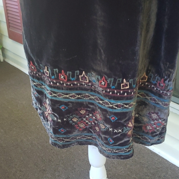 KYLA SEO Embroidered Brown Crush Bohemian Velvet Kimono - Picture 7 of 13